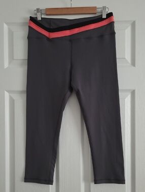 Women's Gray Capri Leggings with Coral Trim